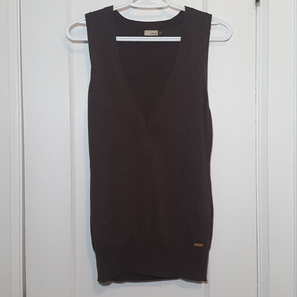 Wilfred Tops - Wilfred Brown V-Neck Sweater Vest